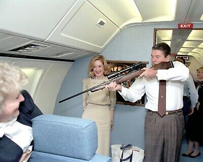 President Ronald Reagan Aiming A Rifle Aboard Air Force One - 8x10 Photo (rt784)
